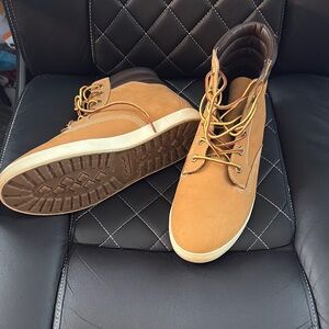 Tumblerland Tan sneakers